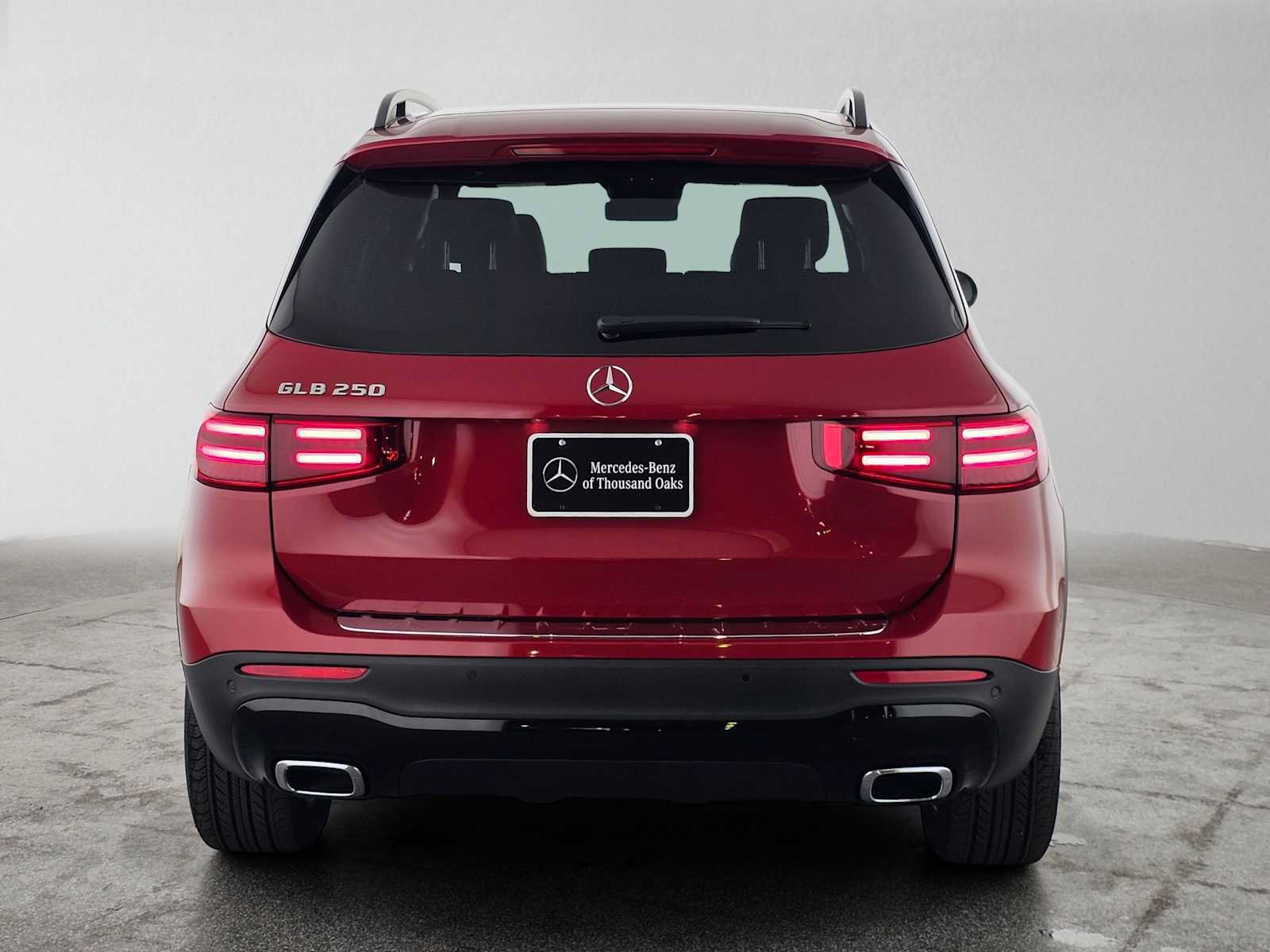 Used 2026 Mercedes-Benz GLB 250 image 4