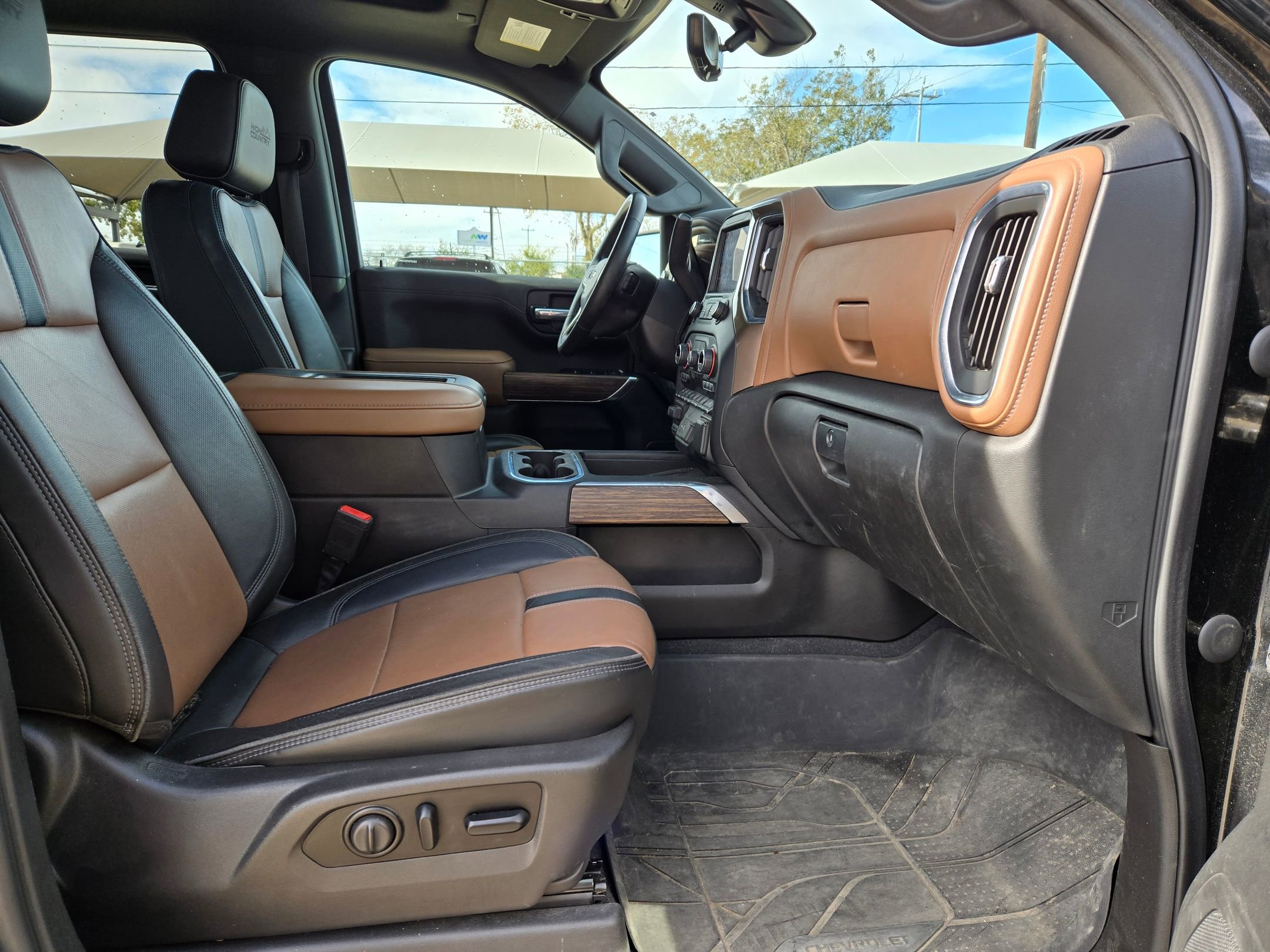 Used 2021 Chevrolet Silverado 1500 High Country w/ Technology Package image 29