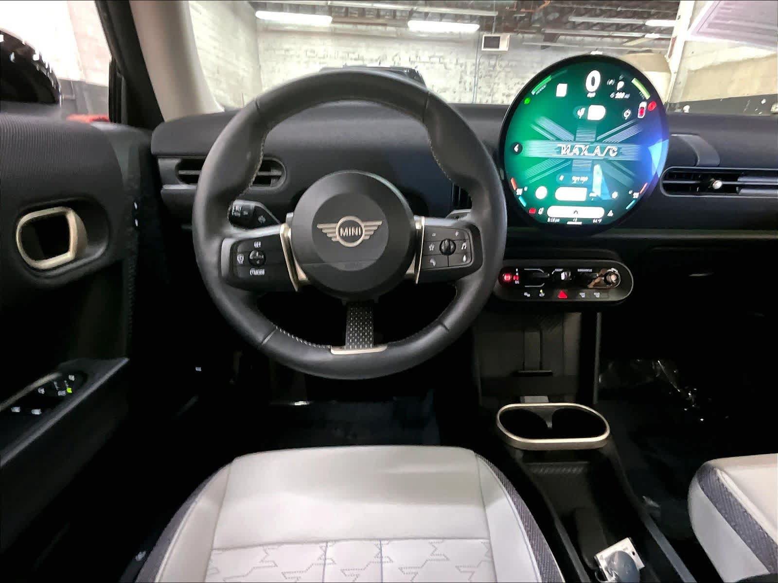 Used 2025 MINI Cooper 2-Door Hardtop FWD image 9