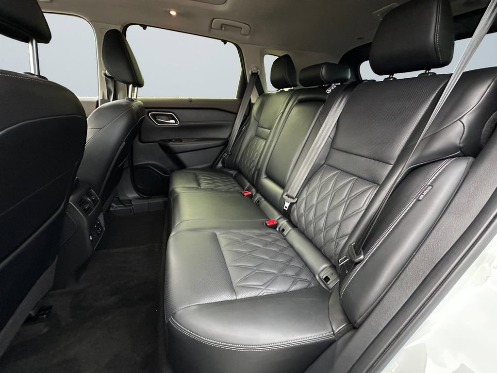 Used 2023 Nissan Rogue Platinum w/ Platinum Premium Package AWD/4WD image 13