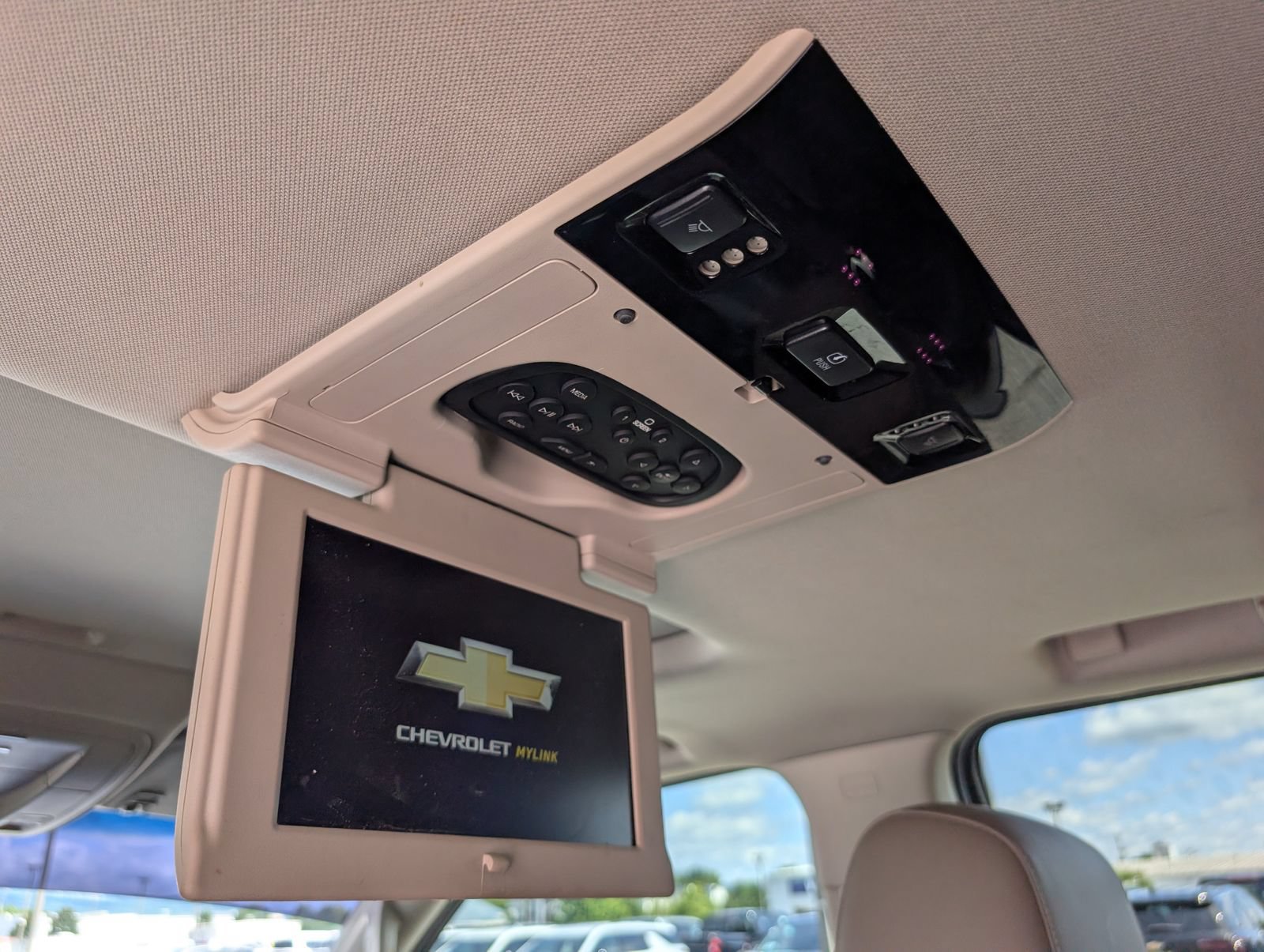 Used 2019 Chevrolet Suburban Premier AWD/4WD image 19