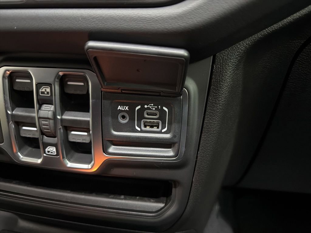 New 2026 Jeep Wrangler Unlimited Sahara AWD/4WD image 44