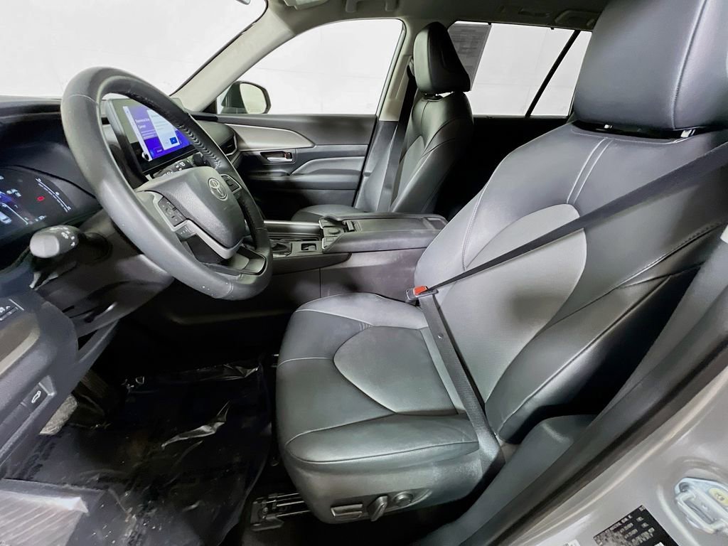 Certified 2025 Toyota Grand Highlander AWD image 19