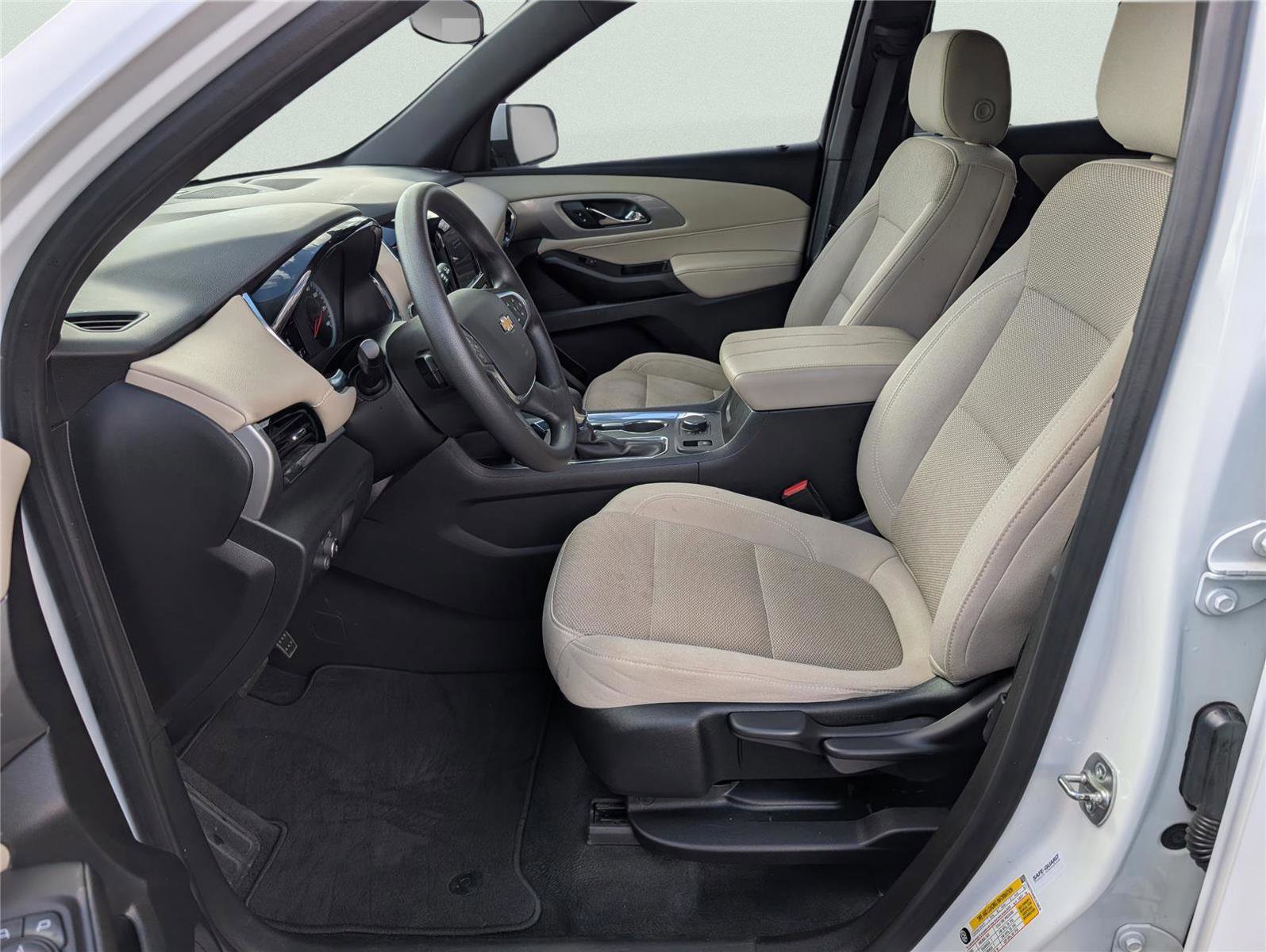 Used 2024 Chevrolet Traverse LS w/ Safety Package FWD image 9