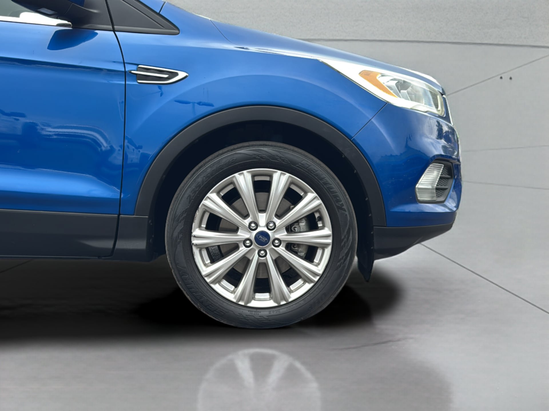 Used 2017 Ford Escape Titanium AWD/4WD image 34