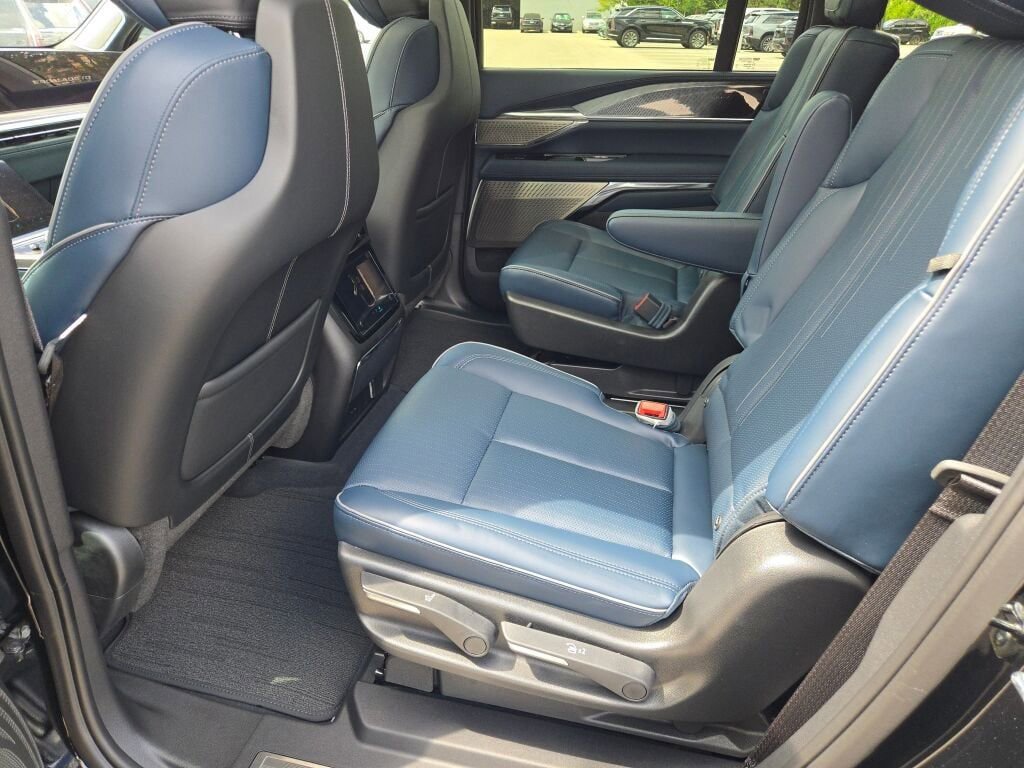 New 2026 Cadillac Escalade IQ Sport 2 w/ LPO, ONYX Package image 18