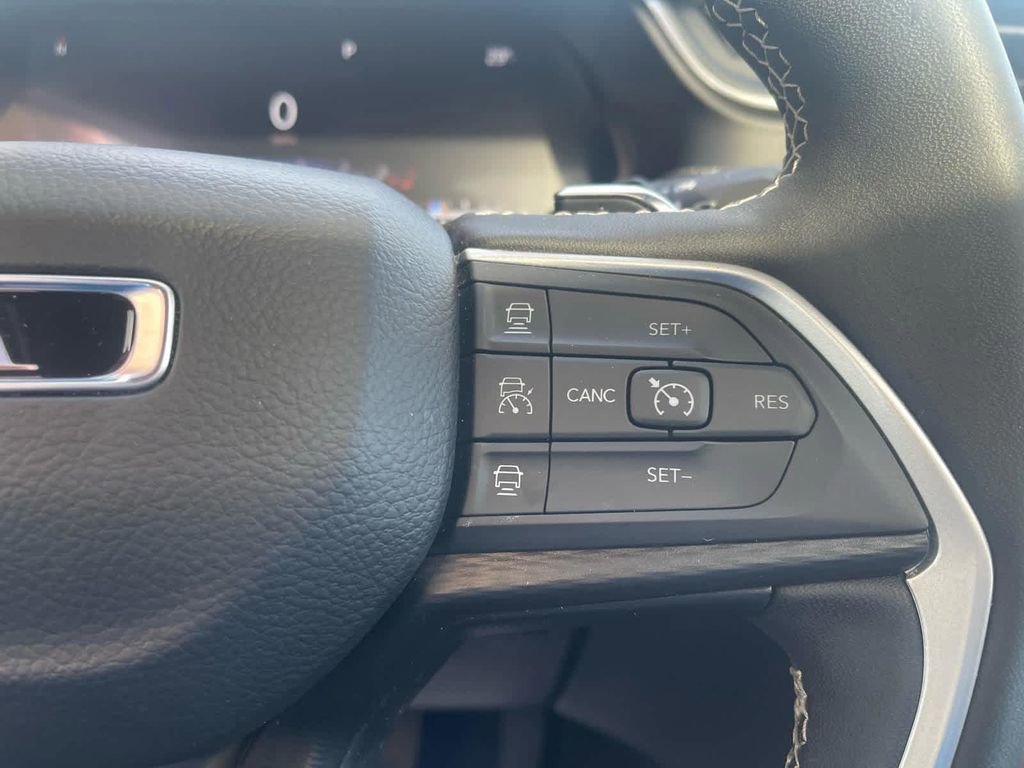 Used 2024 Jeep Grand Cherokee Altitude image 26