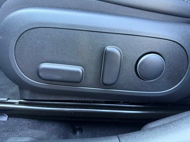 Used 2025 Hyundai Kona Limited FWD image 21
