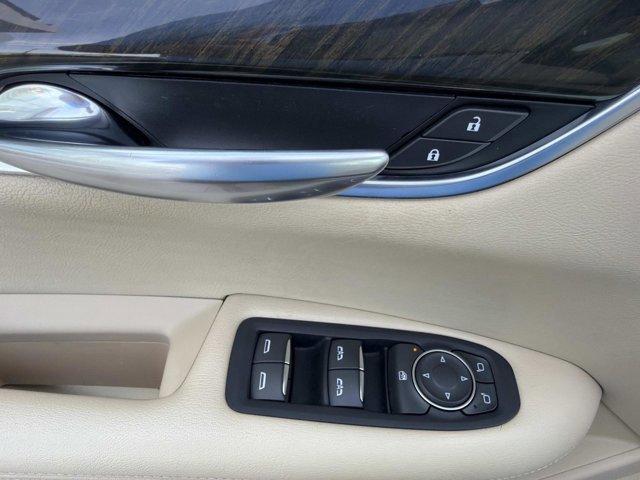 Used 2018 Cadillac XT5 FWD image 11