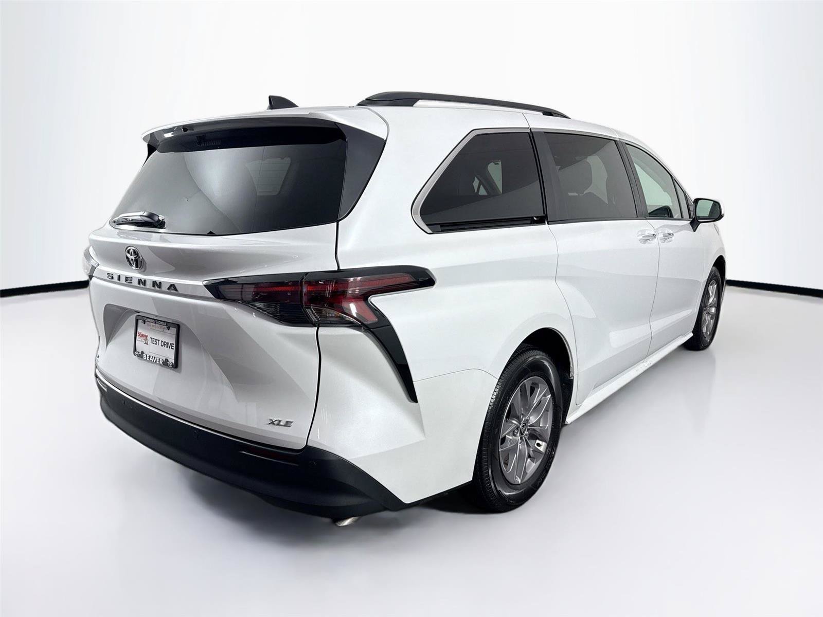 Certified 2026 Toyota Sienna XLE FWD image 2