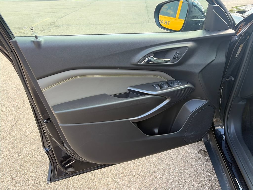 Used 2025 Chevrolet Trax ACTIV w/ Driver Confidence Package FWD image 21