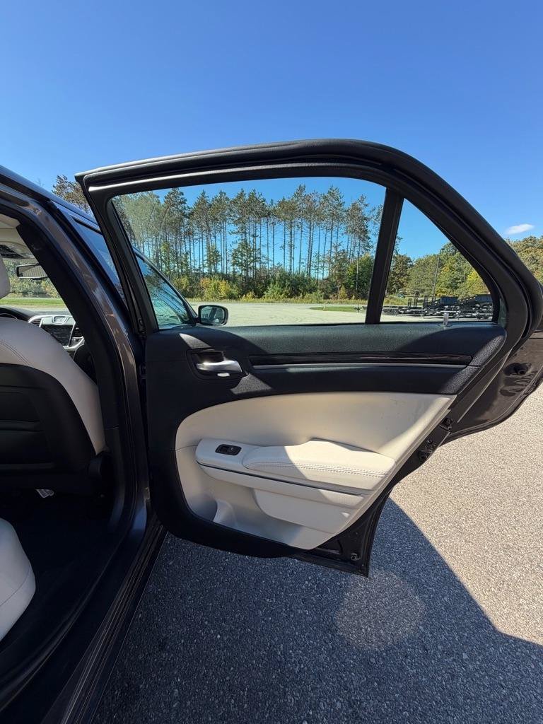 Used 2017 Chrysler 300 Limited w/ Value Package AWD/4WD image 18