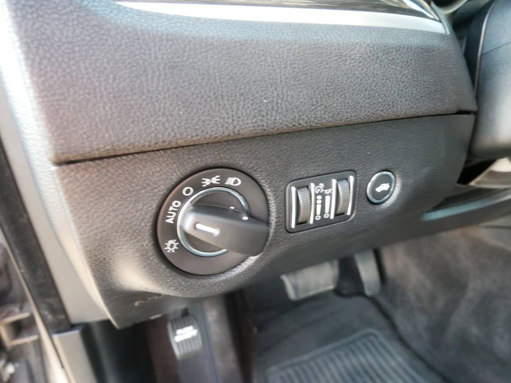 Used 2017 Chrysler 300 Limited AWD/4WD image 14