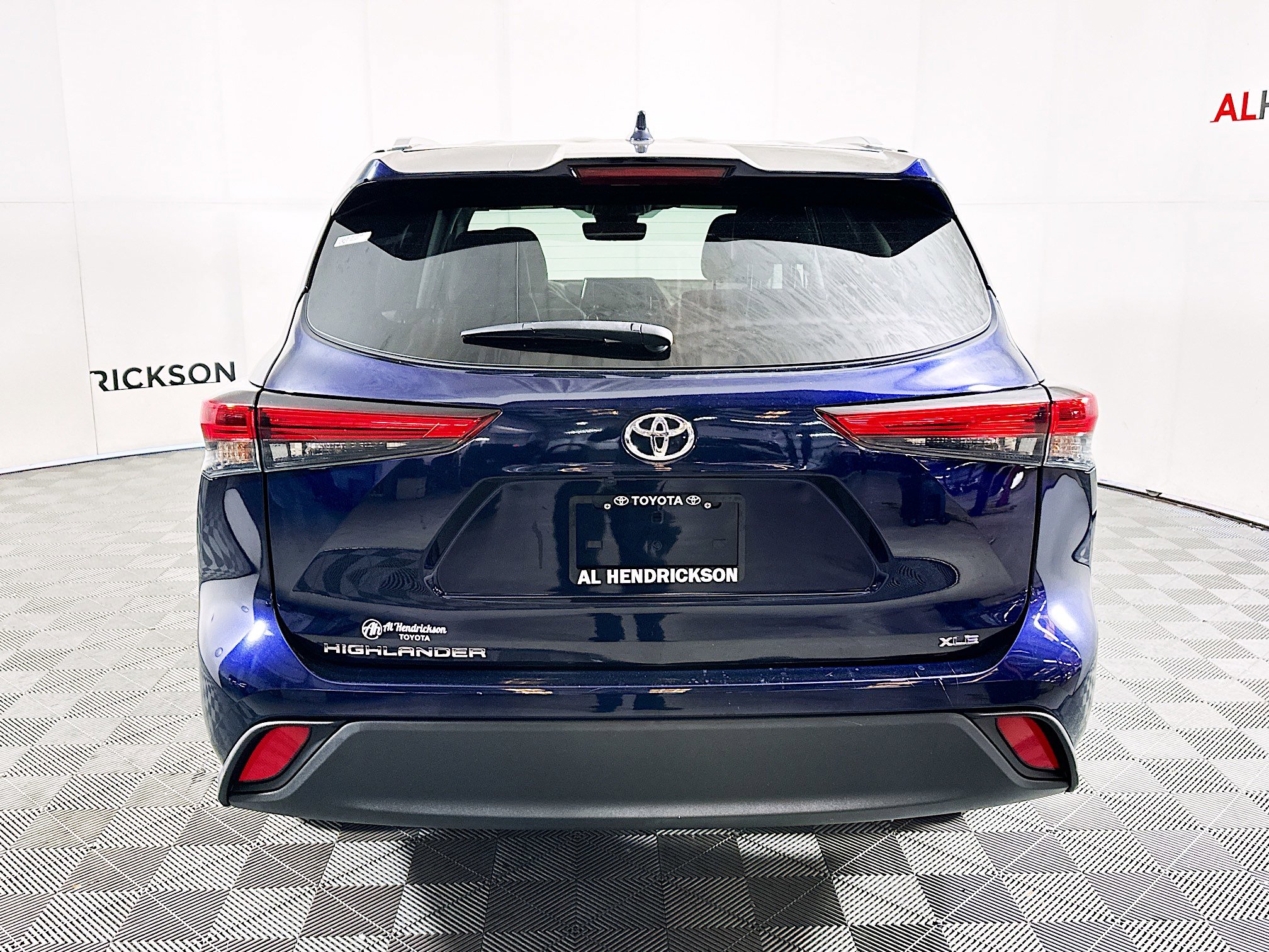 Used 2023 Toyota Highlander XLE image 4