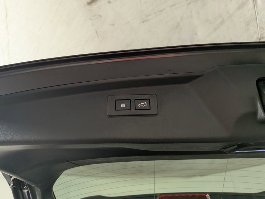 Used 2025 Subaru Outback Premium image 11