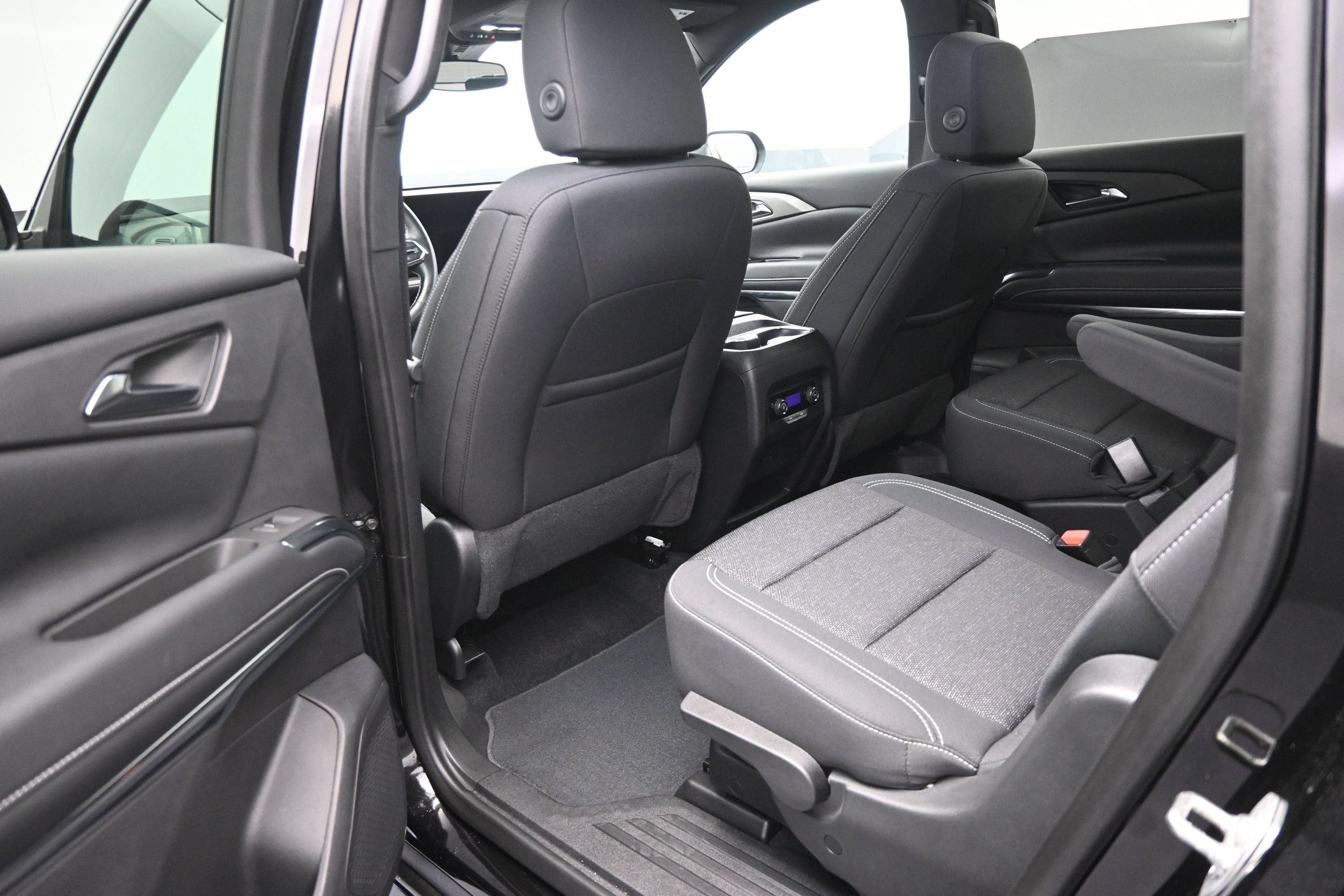 Certified 2025 Chevrolet Traverse LT FWD image 29