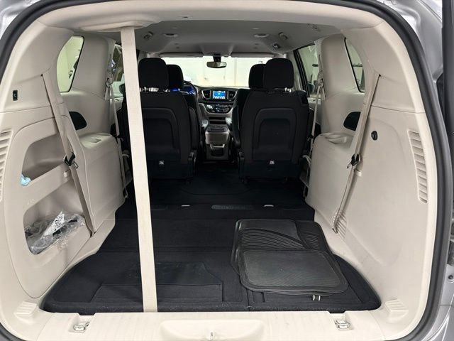 Used 2019 Chrysler Pacifica Touring Plus FWD image 12