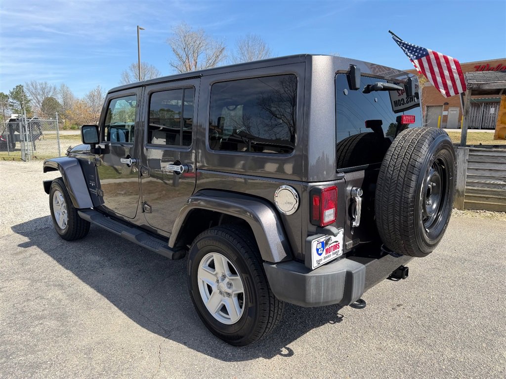 Used 2016 Jeep Wrangler Unlimited Sahara image 3