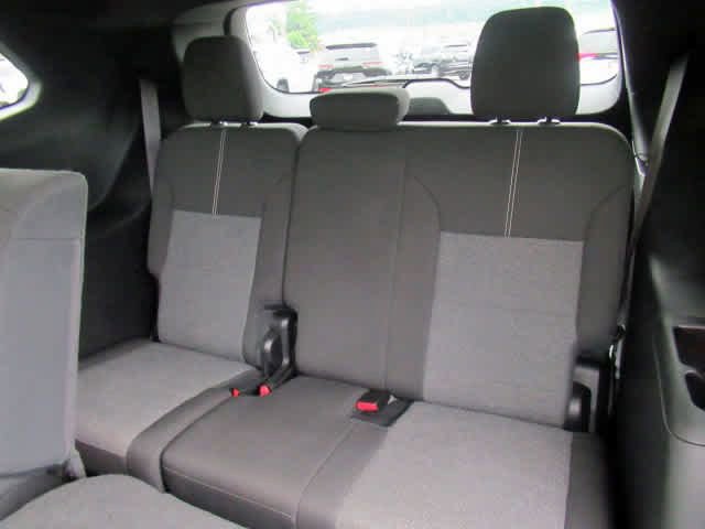 Used 2025 GMC Acadia Elevation image 6