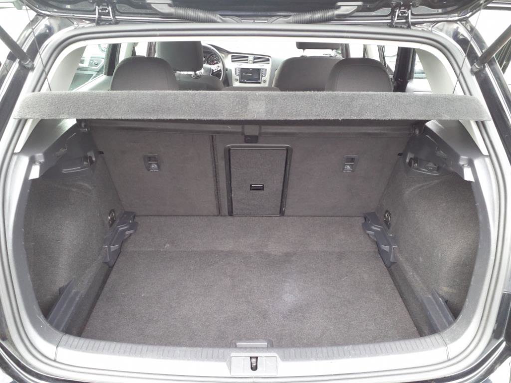 Used 2017 Volkswagen Golf S image 13