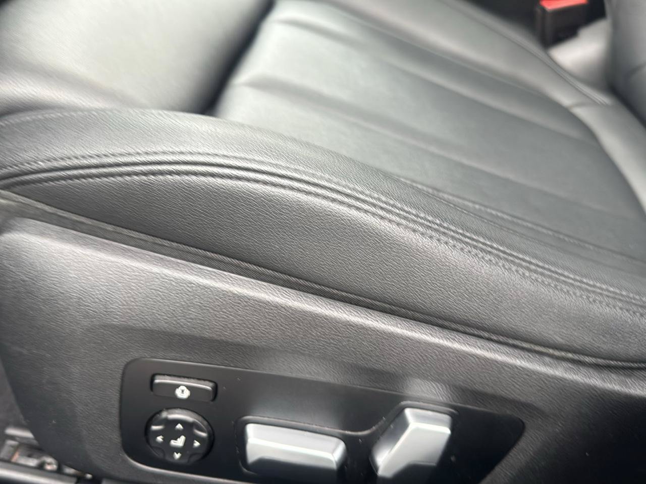 Used 2019 BMW 330i xDrive Sedan w/ M Sport Package AWD/4WD image 21
