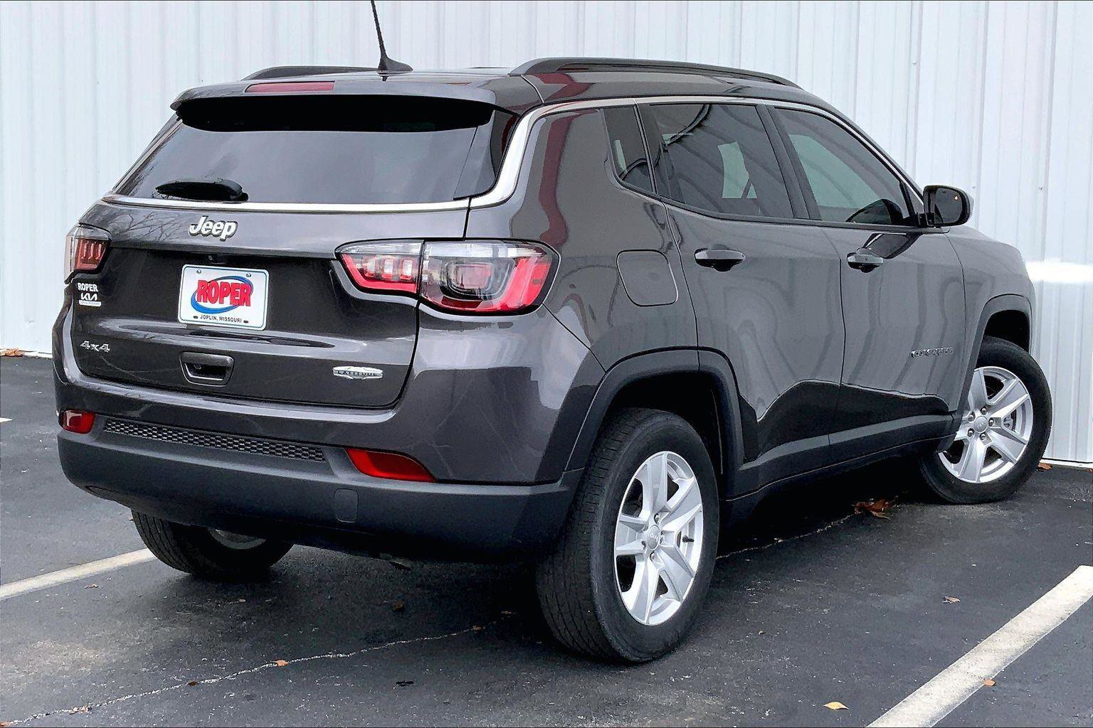 Used 2022 Jeep Compass Latitude image 11