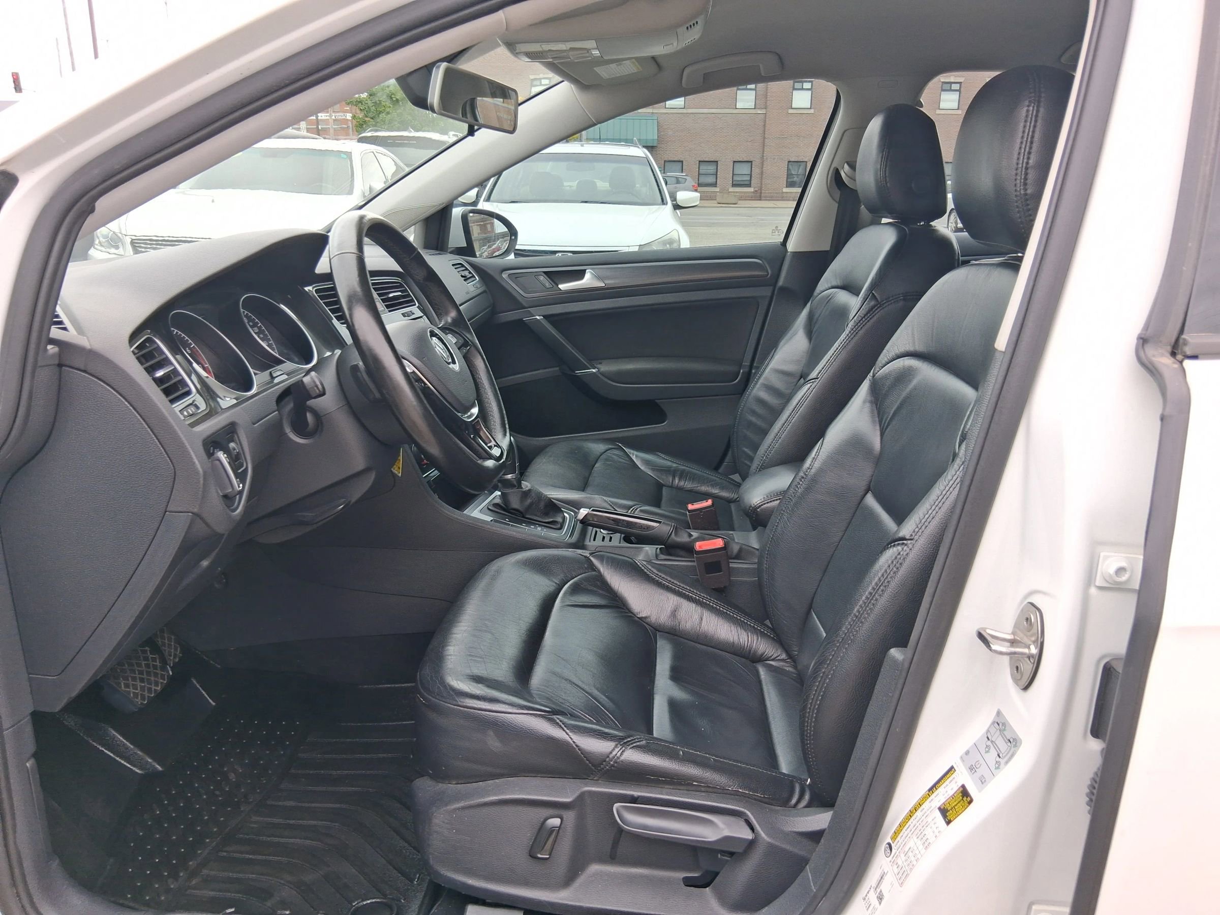 Used 2018 Volkswagen Golf S FWD image 13