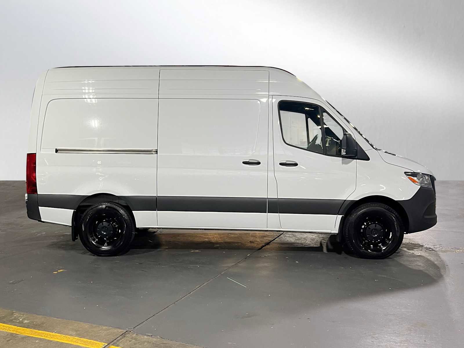 Used 2025 Mercedes-Benz Sprinter 2500 image 2
