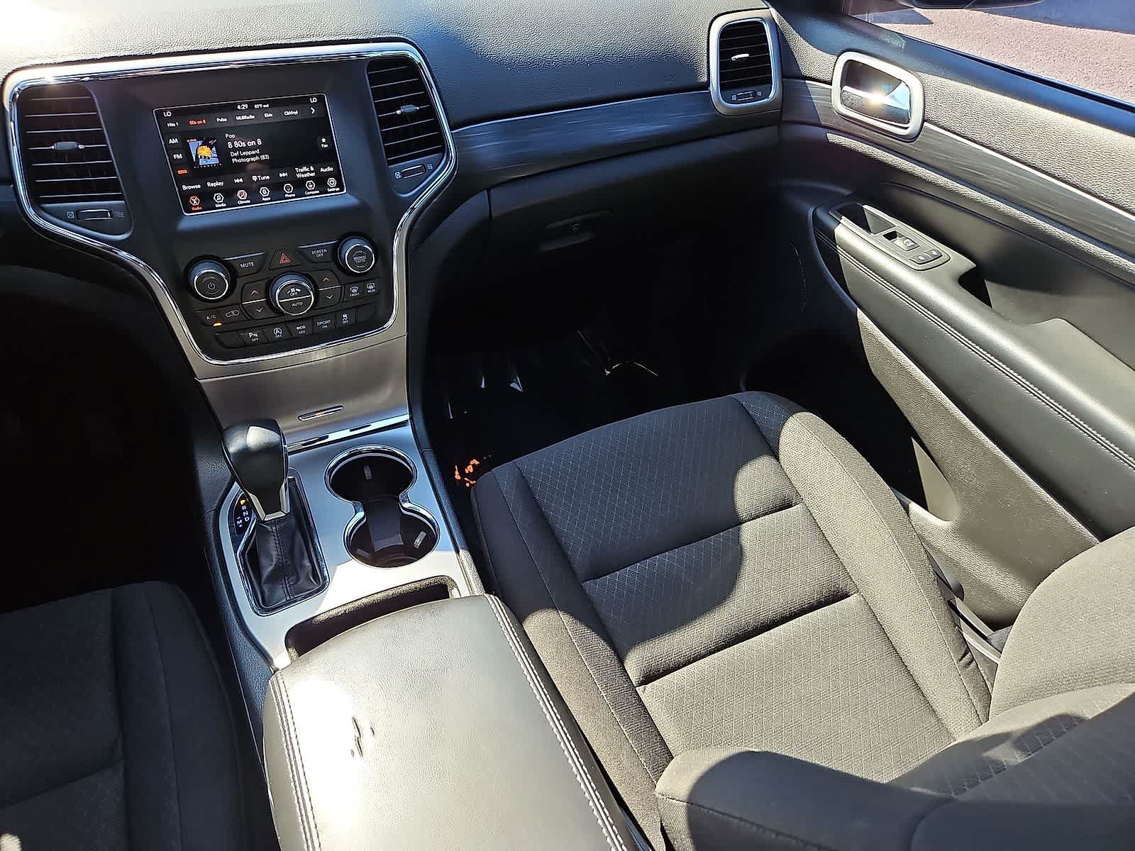 Used 2020 Jeep Grand Cherokee Laredo AWD/4WD image 12