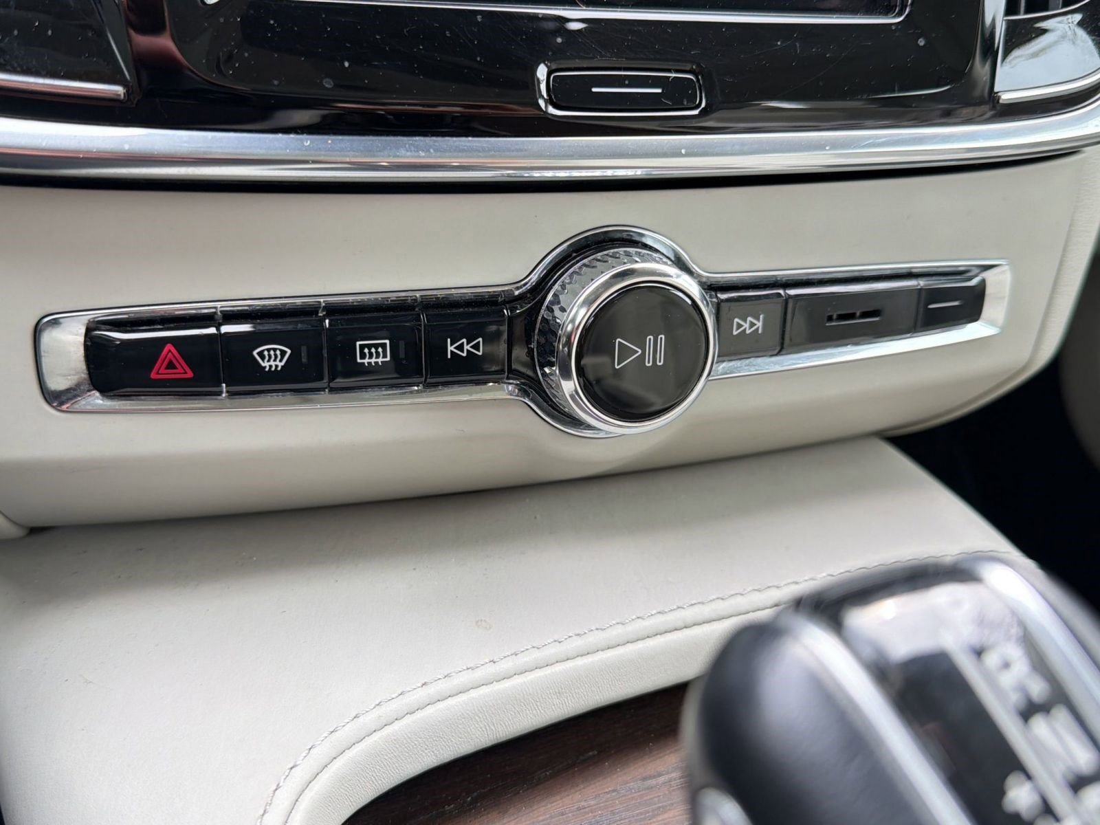 Used 2021 Volvo S90 T6 Inscription image 19