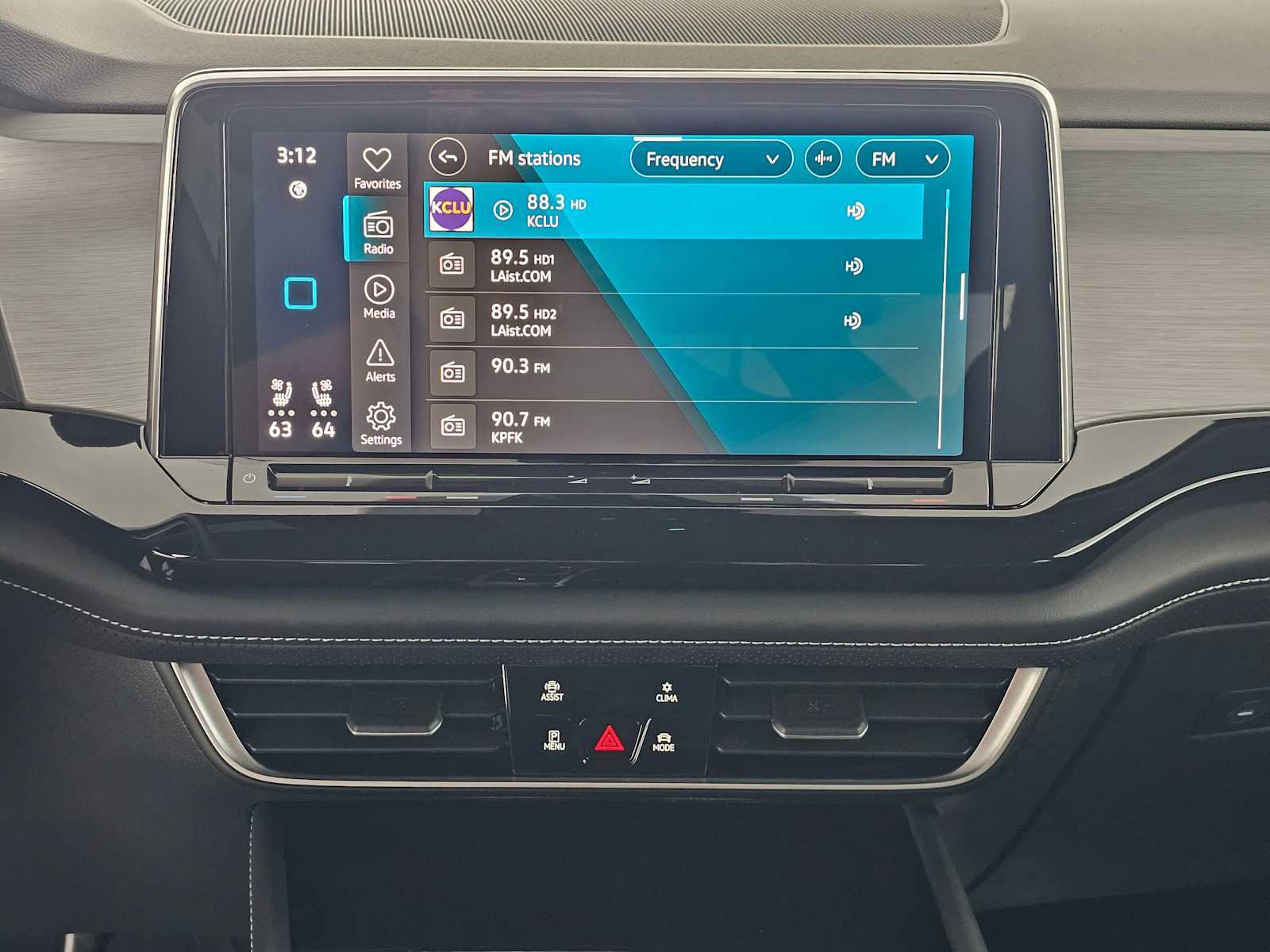 Used 2025 Volkswagen Atlas Cross Sport SE image 26