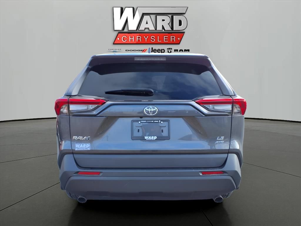 Used 2021 Toyota RAV4 LE image 17
