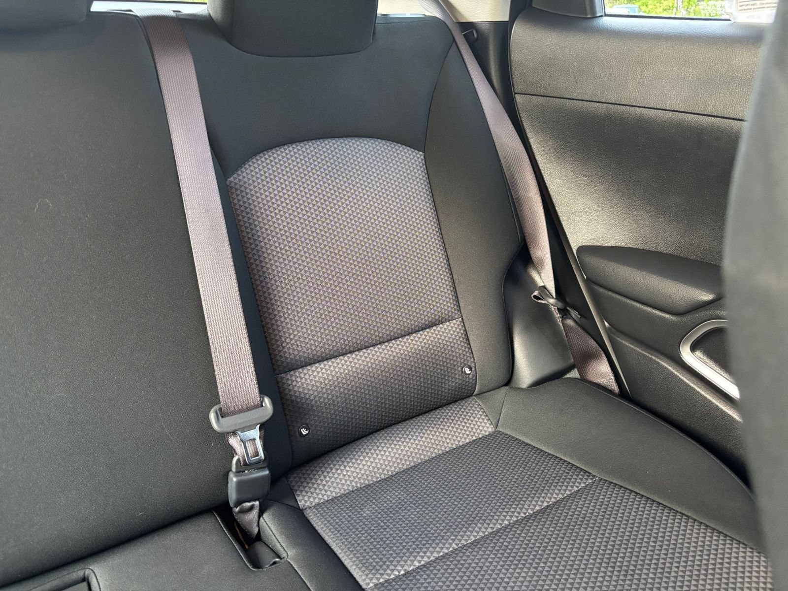 Used 2025 Kia Soul LX w/ LX Technology Package FWD image 34