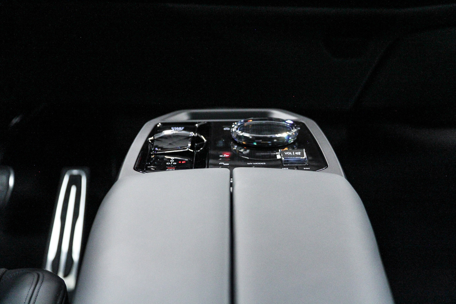 New 2026 BMW iX xDrive60 AWD/4WD image 14