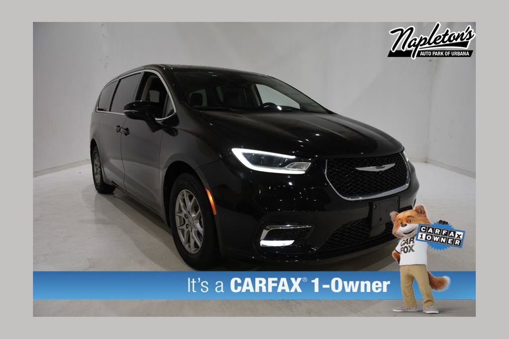 Used 2024 Chrysler Pacifica Touring-L image 1