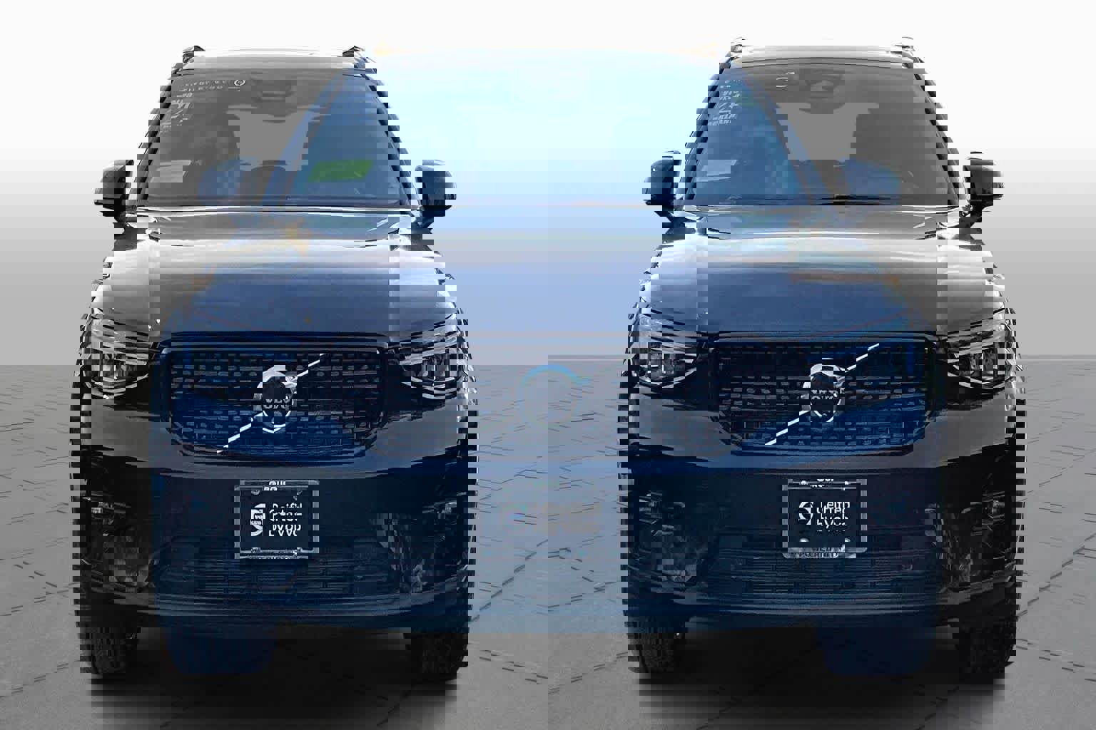 Certified 2024 Volvo XC40 B5 Plus w/ Protection Package Premier image 4