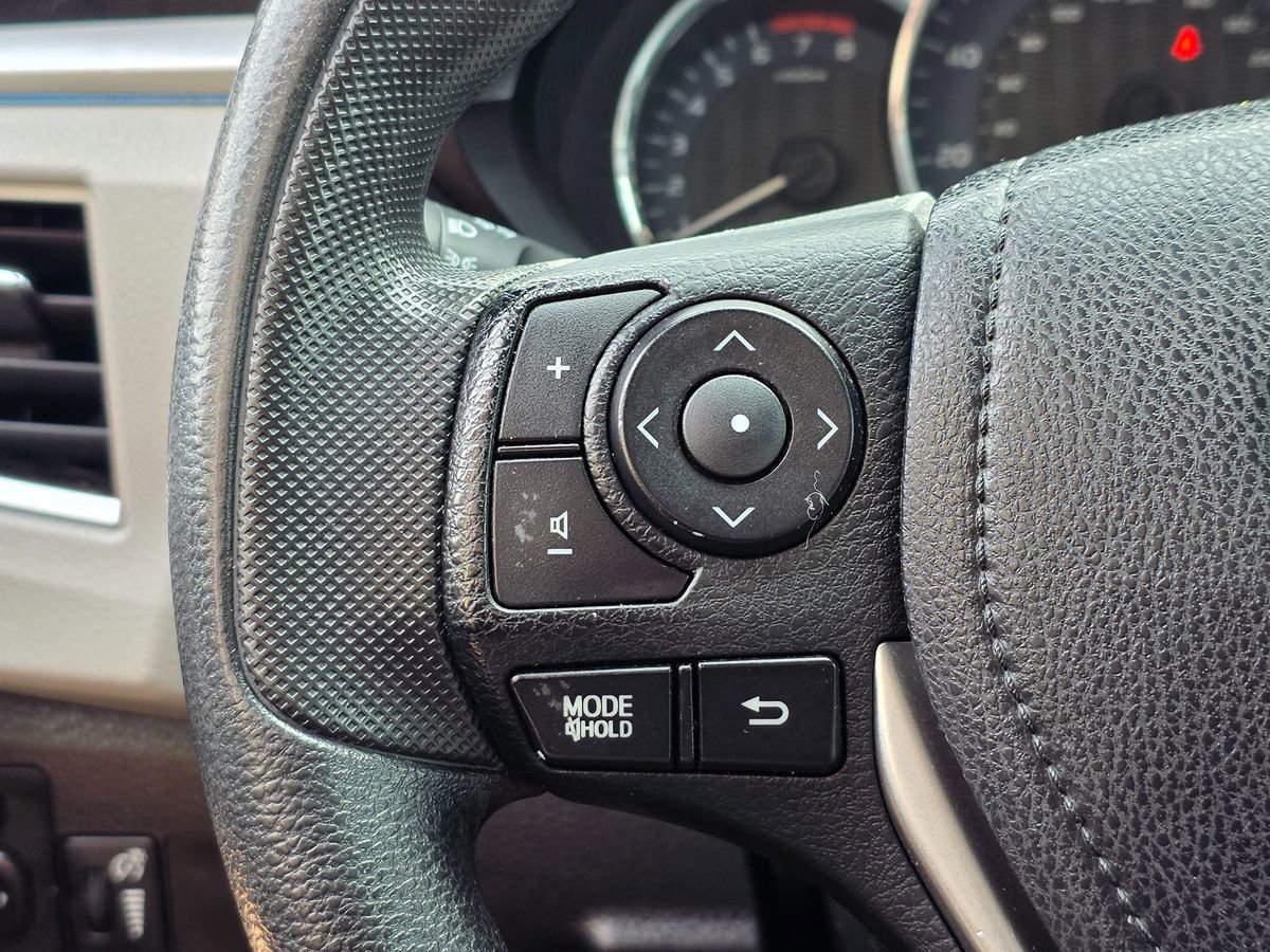 Used 2015 Toyota Corolla LE FWD image 28