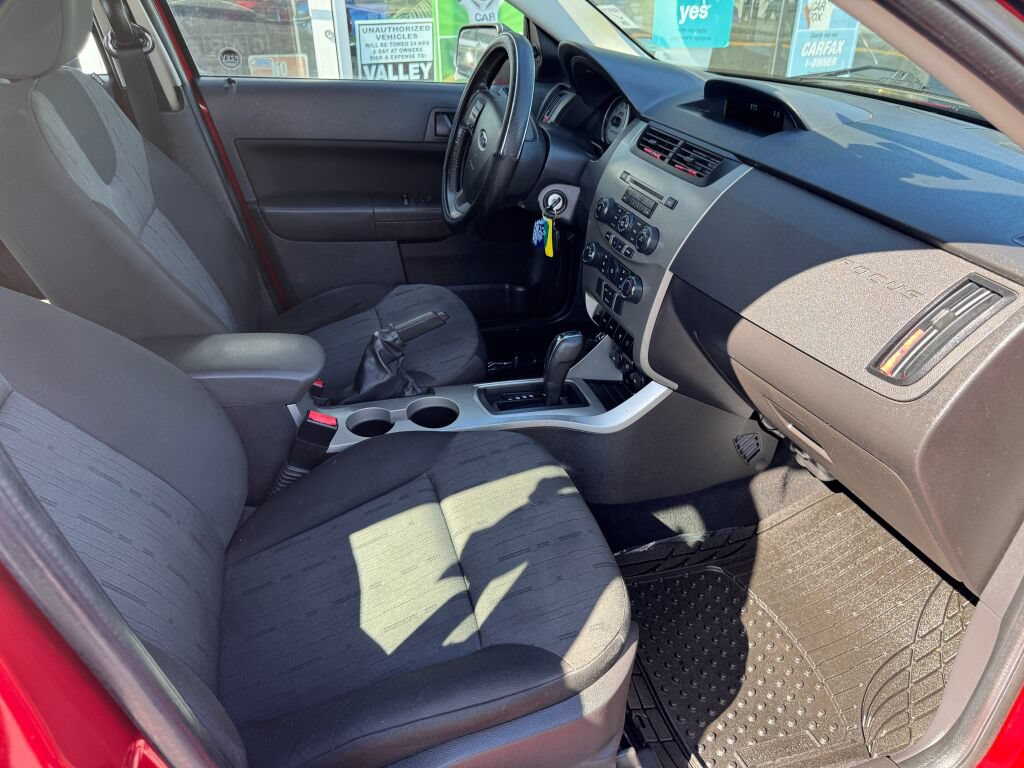 Used 2009 Ford Focus SE FWD image 12
