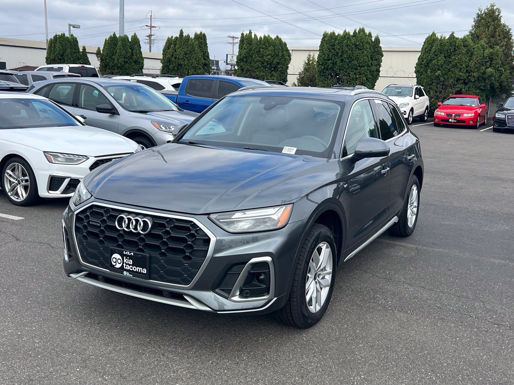 Used 2023 Audi Q5 2.0T Premium w/ Convenience Package AWD/4WD image 3