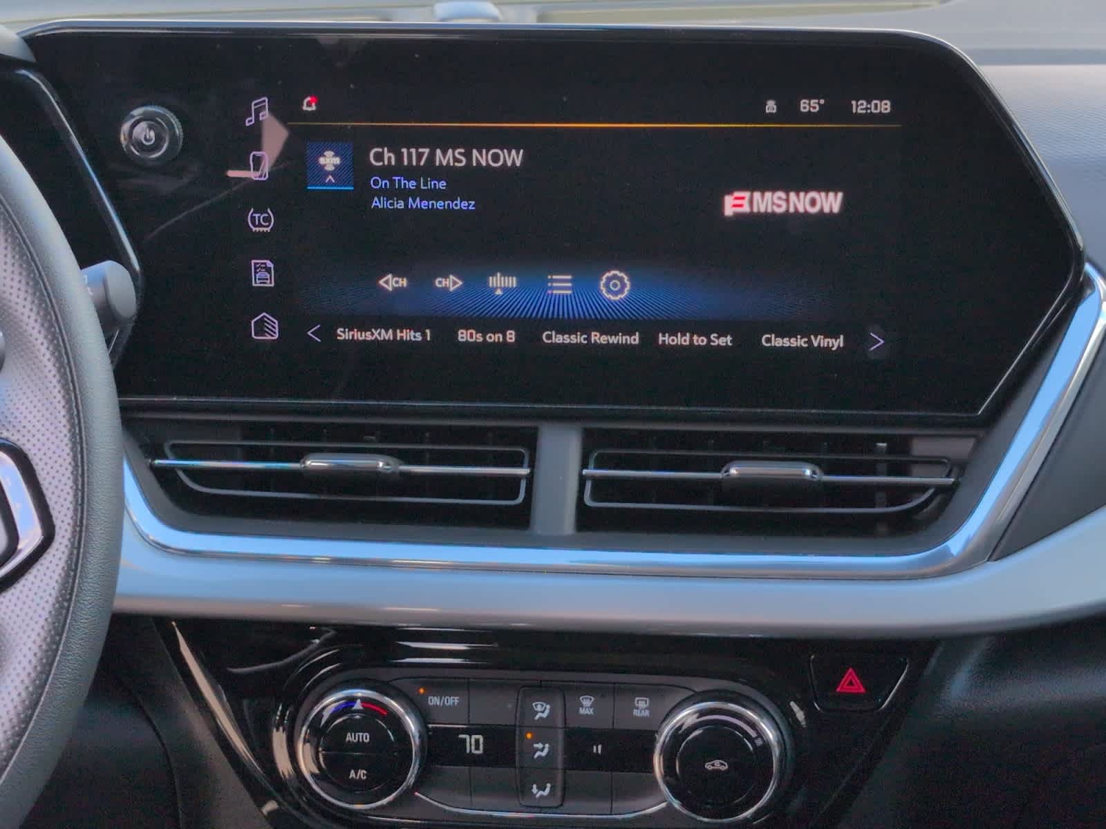 Used 2025 Chevrolet Trax LT FWD image 10