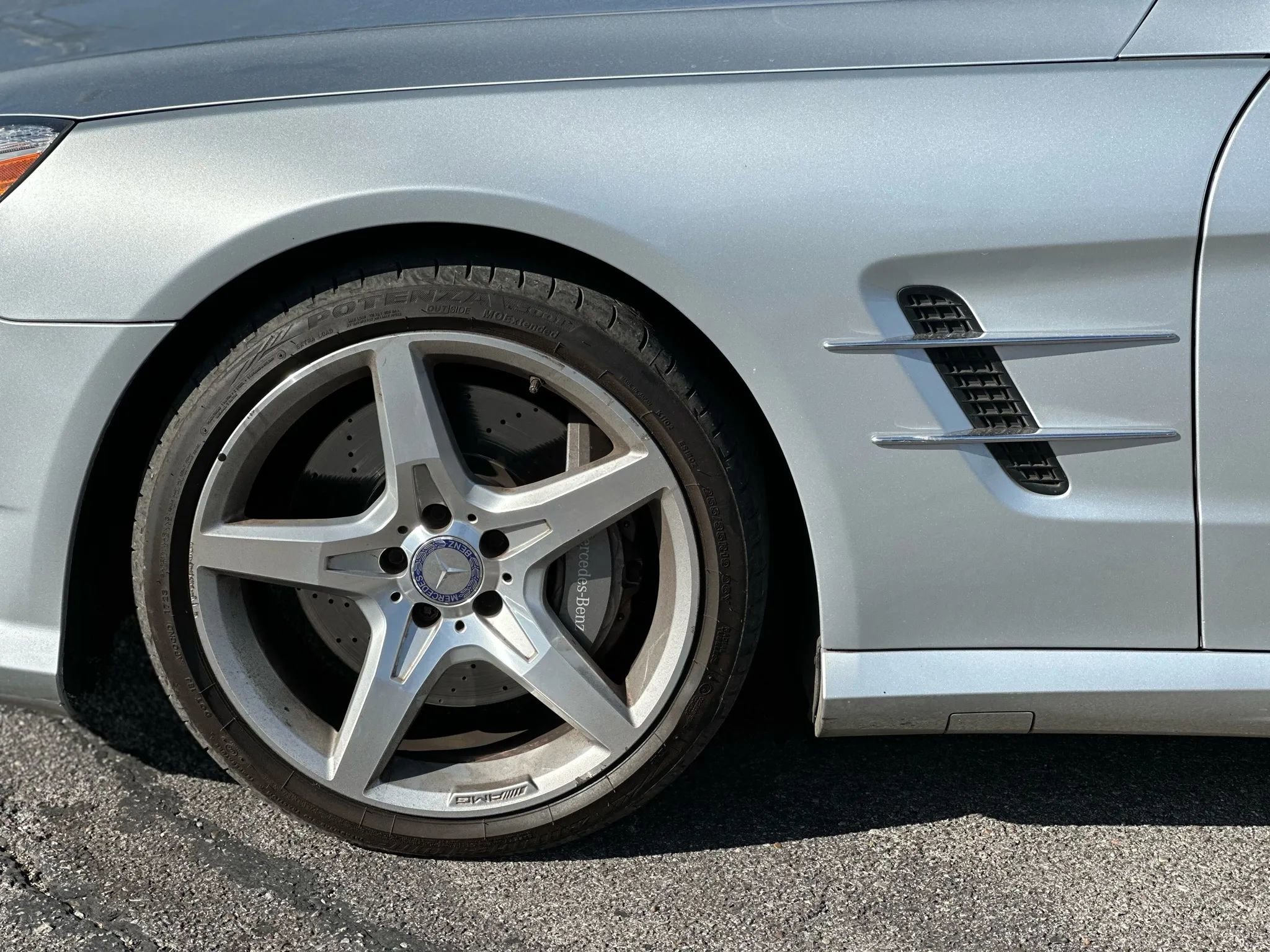 Used 2015 Mercedes-Benz SL 550 w/ Driver Assistance Package image 43