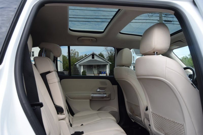 Used 2023 Mercedes-Benz GLB 250 4MATIC w/ Premium Package image 36
