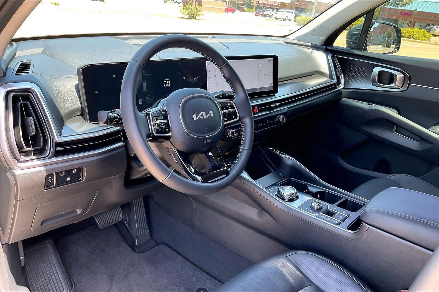 Certified 2025 Kia Sorento EX AWD/4WD image 2