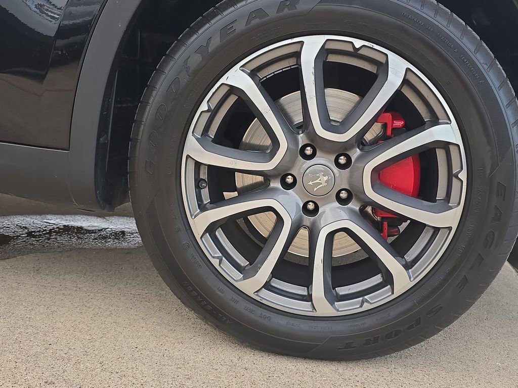 Used 2018 Maserati Levante image 38