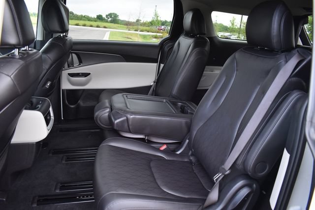 Used 2024 Kia Carnival LX FWD image 16
