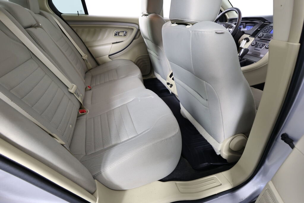 Used 2015 Ford Taurus SE image 22