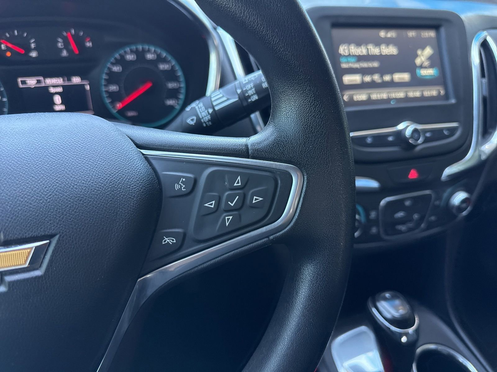 Used 2018 Chevrolet Equinox LT FWD image 30