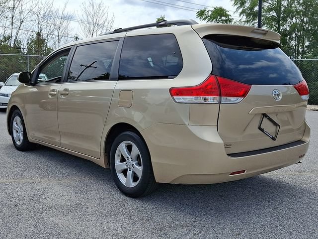 Used 2013 Toyota Sienna LE w/ Towing Pkg FWD image 7