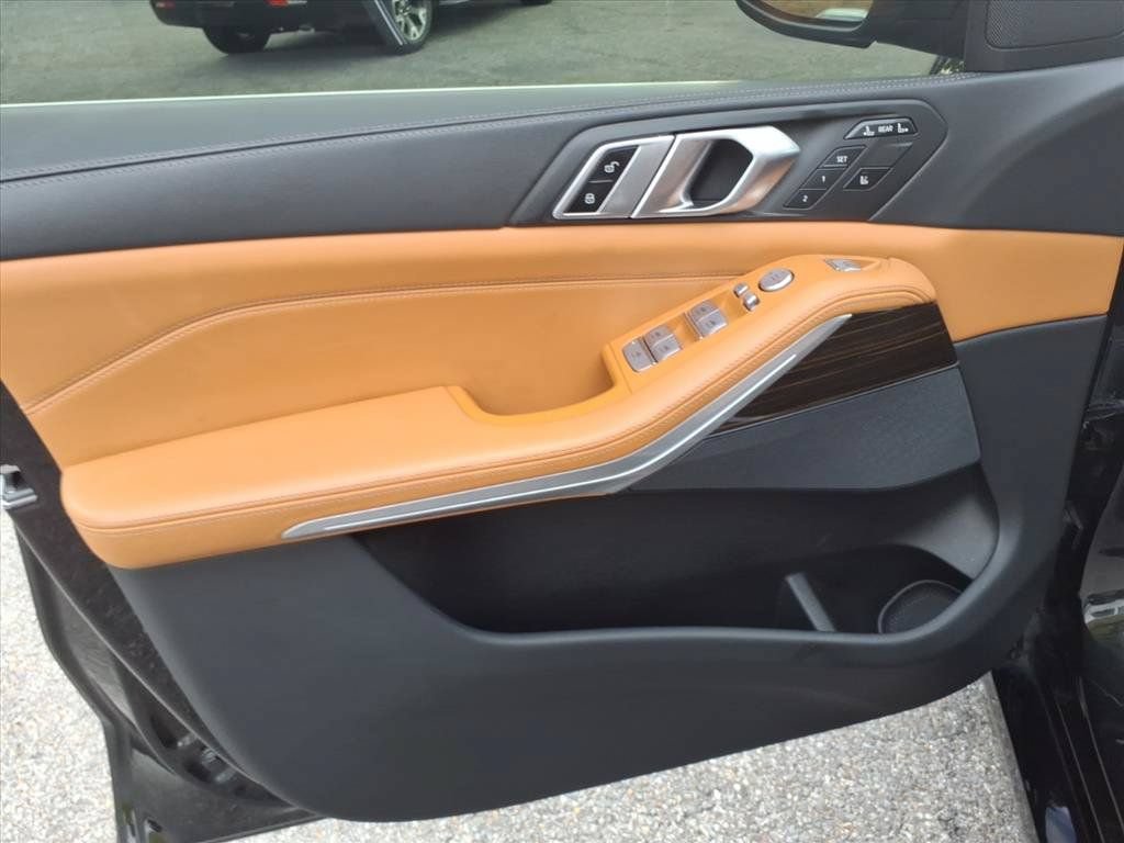 Used 2023 BMW X7 xDrive40i AWD/4WD image 21