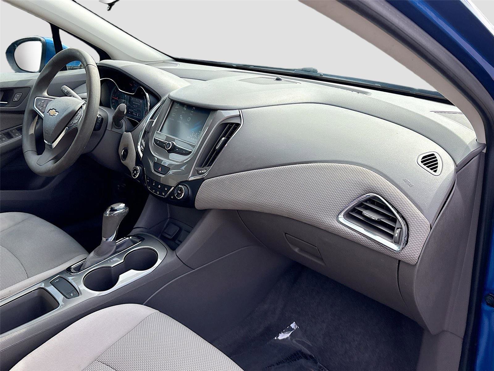 Used 2018 Chevrolet Cruze LT w/ Convenience Package image 27